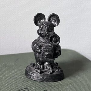 Mouse Photographer figurine Signed pewter handcrafted